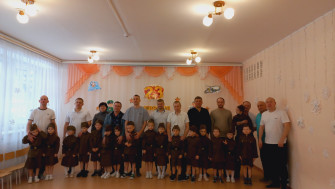 "Веселые ребята" поздравляют защитников Отечества.